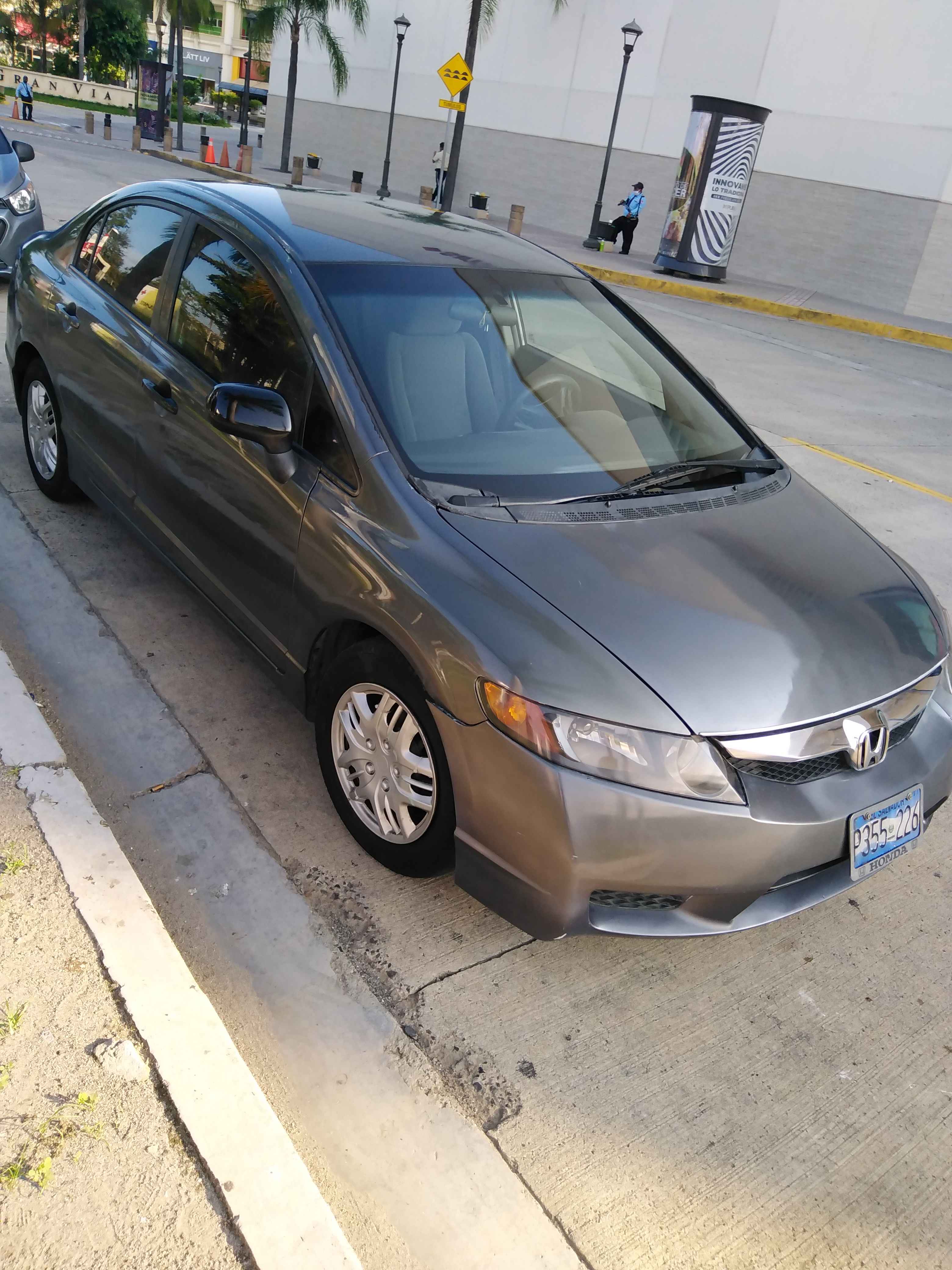 Vendo Honda Civic 2010,o cambio por uno mas reciente, 4 puertas, mantenimiento al día, a/c funcionando, abierto a escuchar ofertas al teléfono o whatsapp 78022952 
